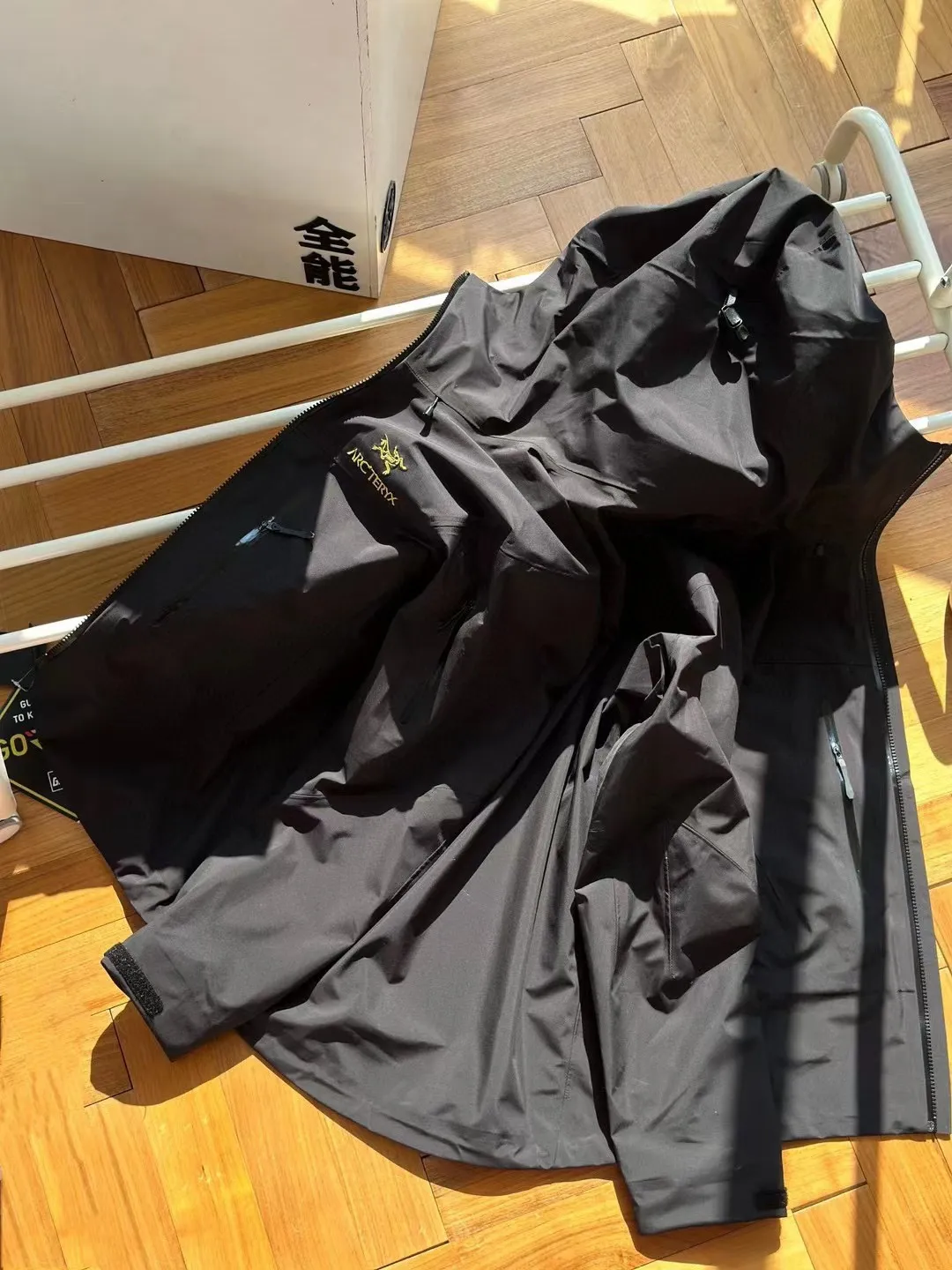 ALPHA sv ｜ ， 。 ， ， ， 。 alpha sv ， ， ， ， 。 6 ，gtx ， ， 。 sv Series～ ， 。 ARC'TERYX Alpha SV/VR 24k GTX ️ ， ，Quality ， ， ， ， ！ ， Versatile ， 3D ，Tri-Durance ， NM 00d-X 3LGORE-TEX Pro ISO 90(ISO 4) Breathable ， Breathable， 。 ，Water Tight RS 。Alpha SV ， Storm Hood ， ， 。 ，VISLON ， Velcro ， Zip-in， Classic ， ， Aplha Series ， ， ！ Color： Gold Size：S M L XL XXL XXXL（ Size） Size 175 120 s S ： 116 66 64 51 M ： 120 67 66 52 L： 124 68 68 53 XL： 128 69 70 54 XXL： 132 70 72 55 3XL： 136 71 73 56